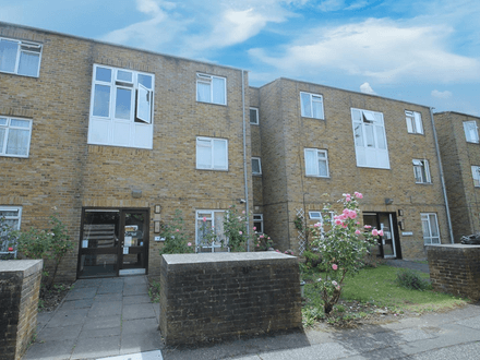 Spacious One-Bedroom Apartment – No Upper Chain